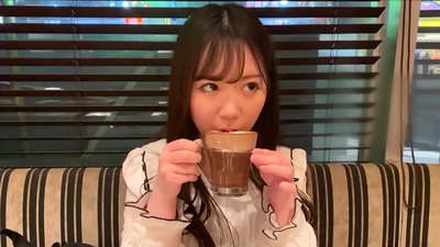 Hän on ystäväni, joka kuului samaan kerhoon yliopistolla. ja hän on kerhon viehättävin tyttö. tämä on japanilainen seksikäs tunnelma.